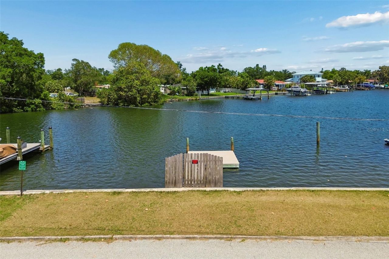 4005 Sunrise Drive S, Saint Petersburg, FL 33705 Photo