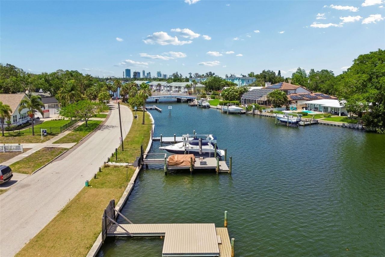 4005 Sunrise Drive S, Saint Petersburg, FL 33705 Photo