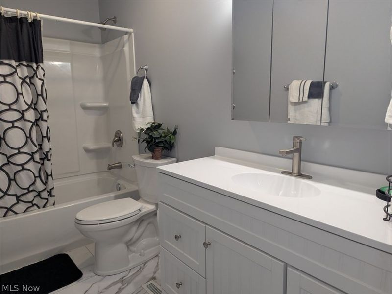 17536 Hosmer Road , Middlefield, OH 44062 Photo 9