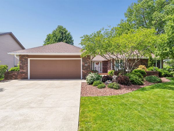 5992 Dogwood Circle, Johnston, IA 50131