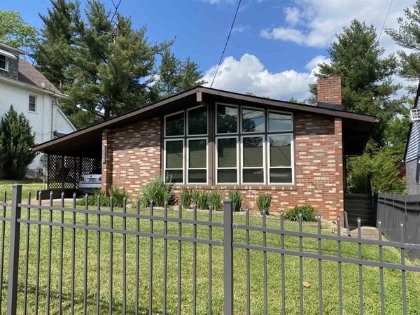 1718 Crestmont Dr, Huntington, WV 25701