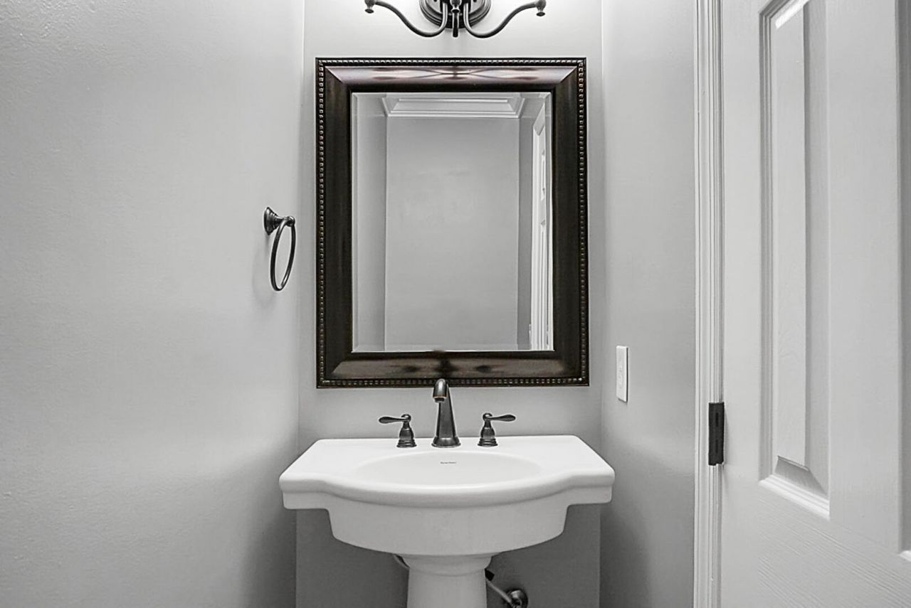 8370 Longridge Road Photo 18