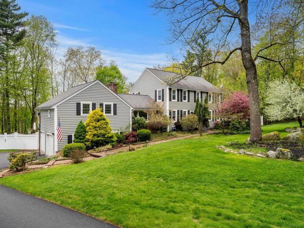 13 Birchwood Circle, Bedford, NH 03110