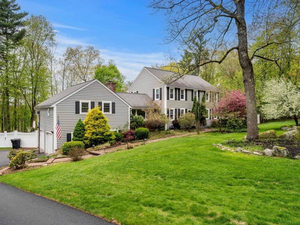 13 Birchwood Circle, Bedford, NH 03110