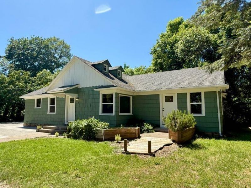 377 Pelton Lane, Gold Hill, OR 97525 Main Photo