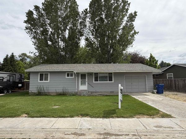 827 NW 2nd, Fruitland, ID 83619