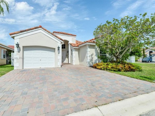 535 Somerset Way , Weston, FL 33326