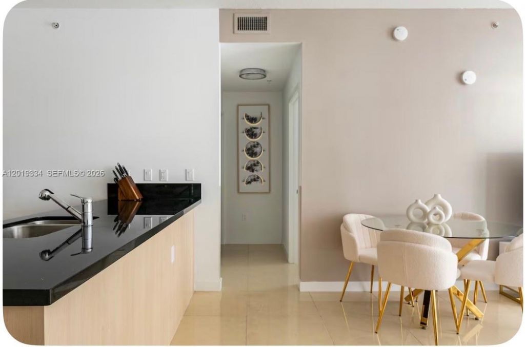 1111 SW 1 Ave, Unit 2215, Miami, FL 33130 Photo