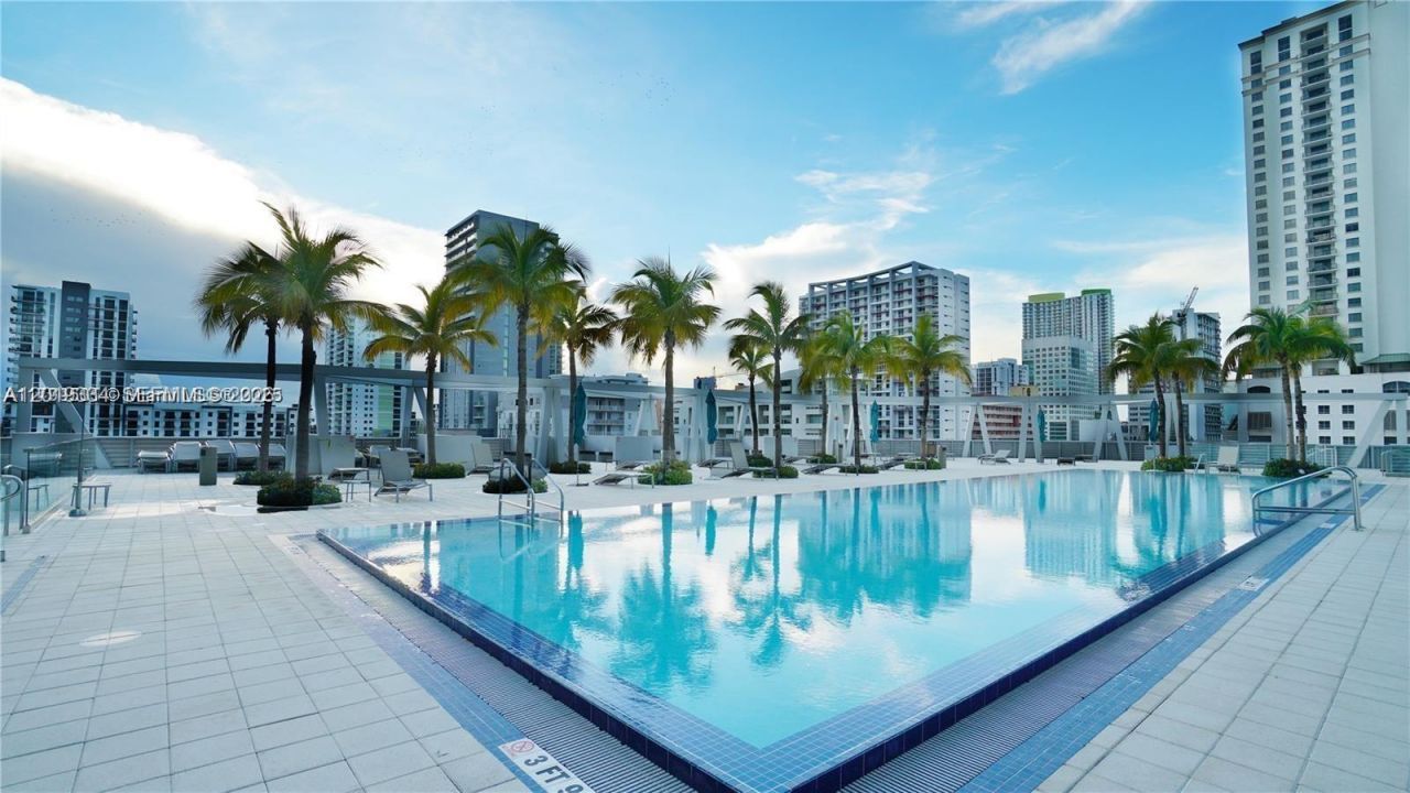 1111 SW 1 Ave, Unit 2215, Miami, FL 33130 Photo