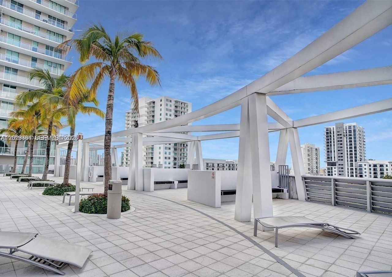 1111 SW 1 Ave, Unit 2215, Miami, FL 33130 Photo