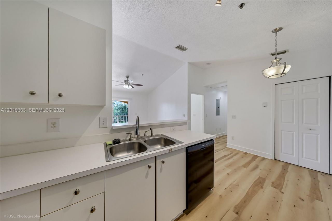 5570 NW 61st St, Unit 930, Coconut Creek, FL 33073 Photo