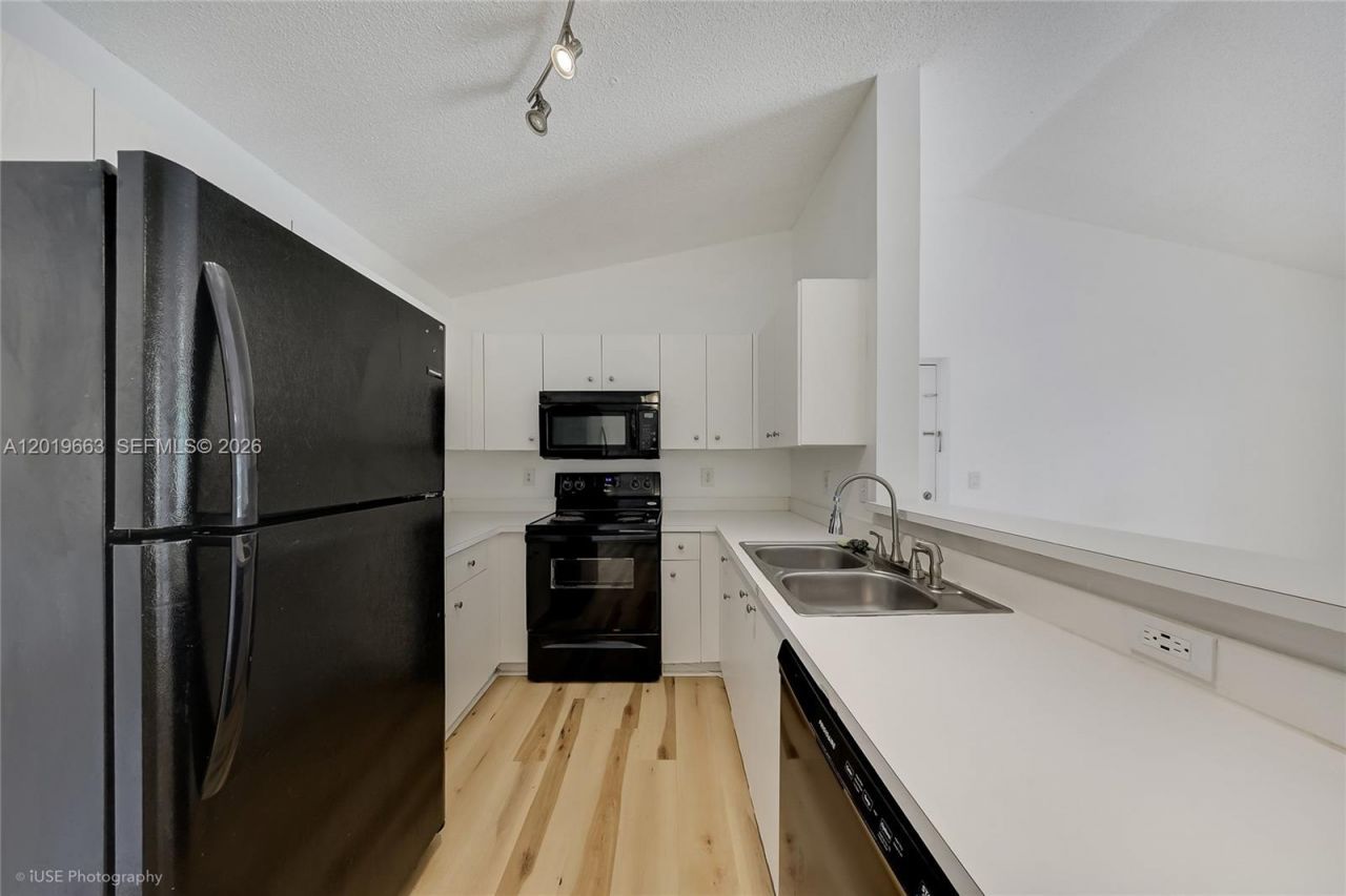 5570 NW 61st St, Unit 930, Coconut Creek, FL 33073 Photo