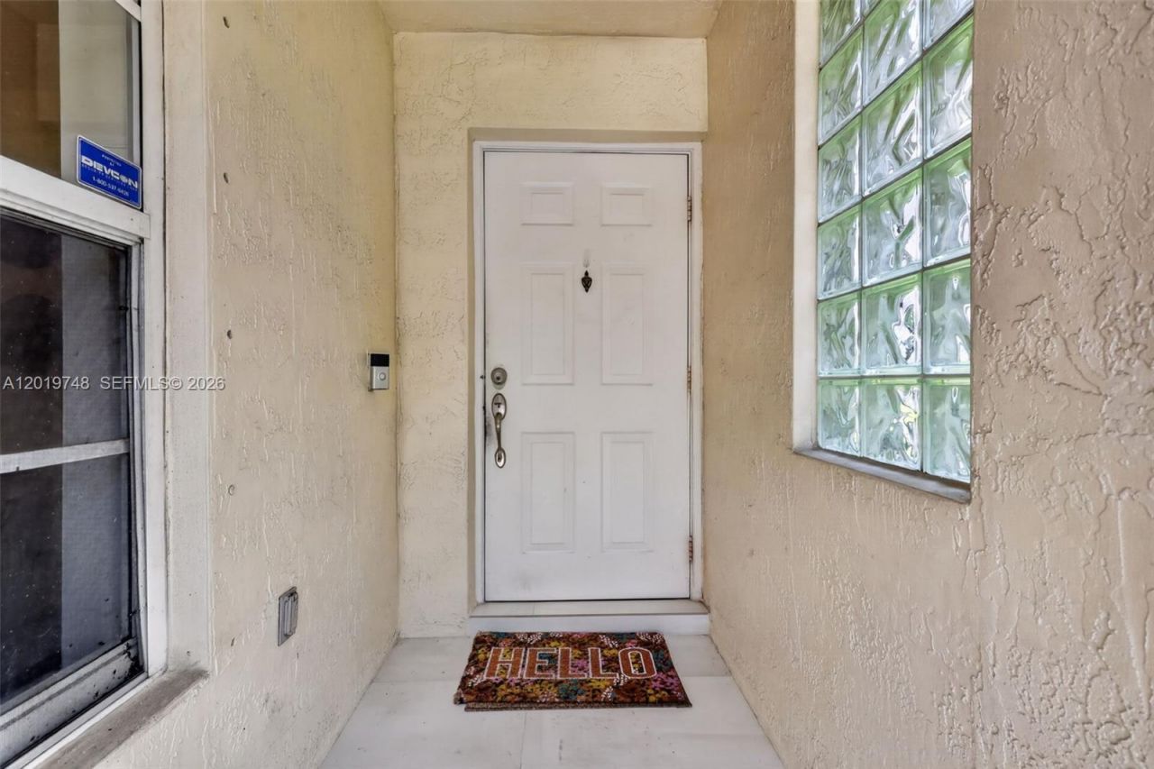 8061 NW 197th St, Hialeah, FL 33015 Photo