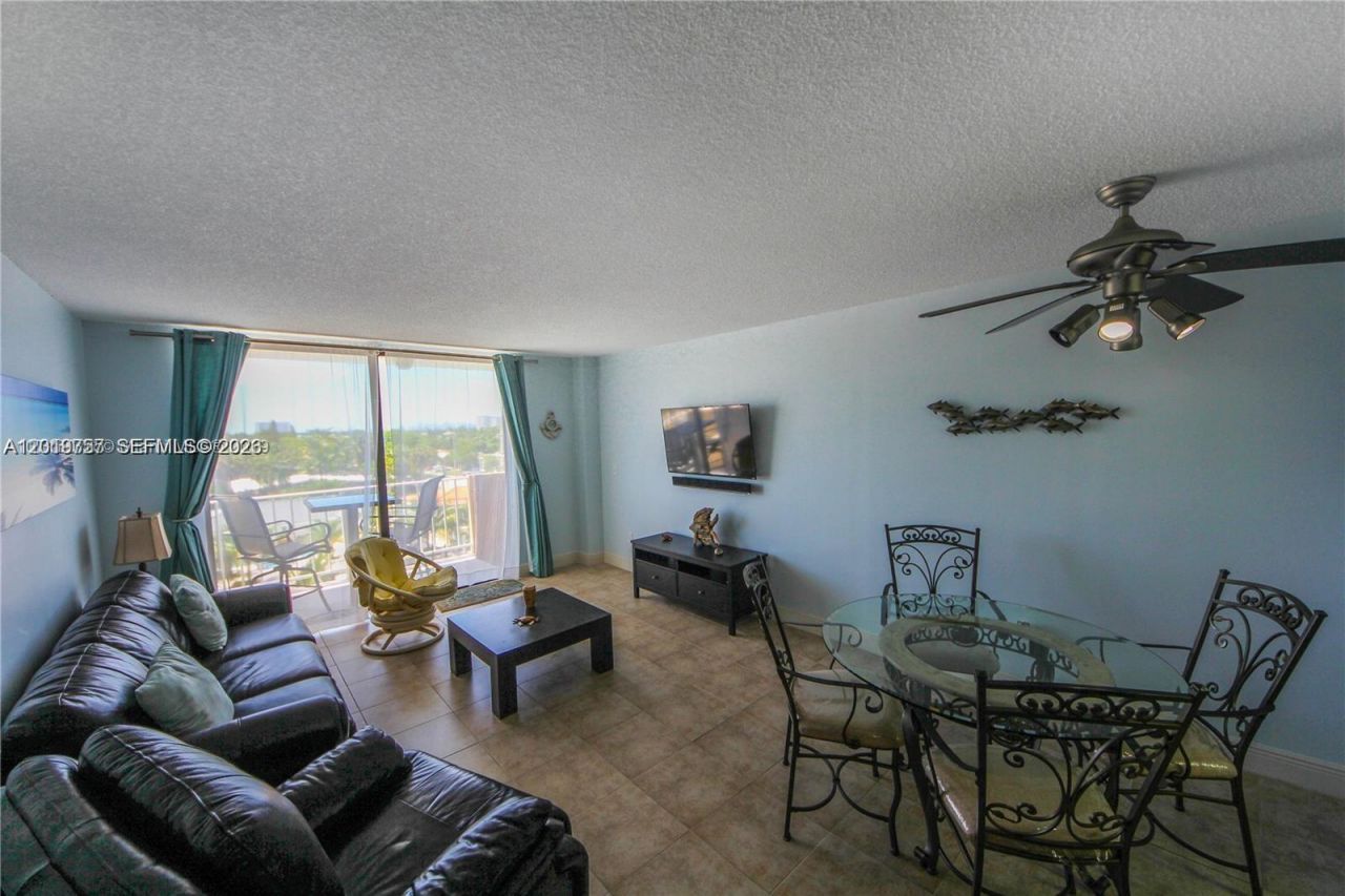 2350 NE 135th St, Unit 507, North Miami, FL 33181 Photo