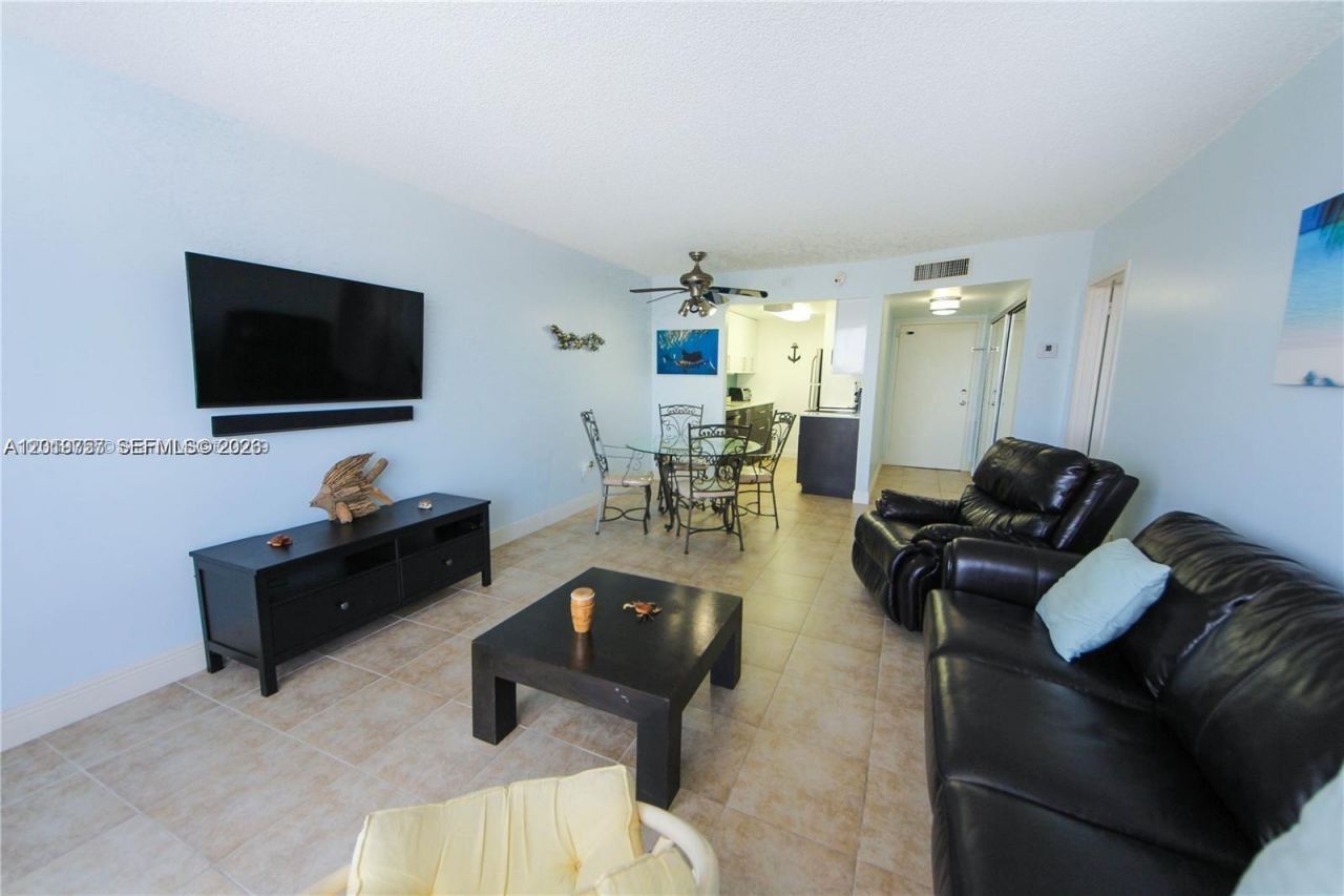 2350 NE 135th St, Unit 507, North Miami, FL 33181 Photo