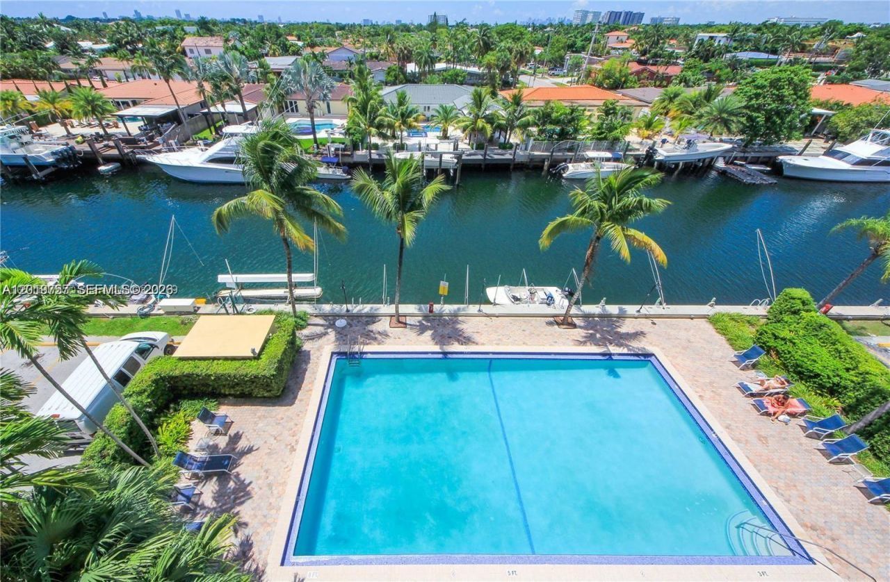 2350 NE 135th St, Unit 507, North Miami, FL 33181 Photo