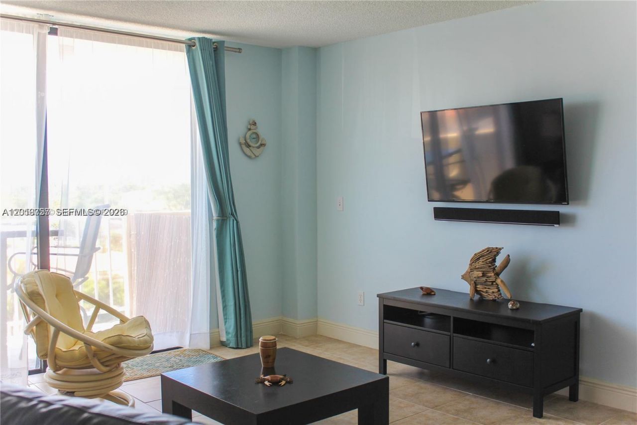 2350 NE 135th St, Unit 507, North Miami, FL 33181 Photo