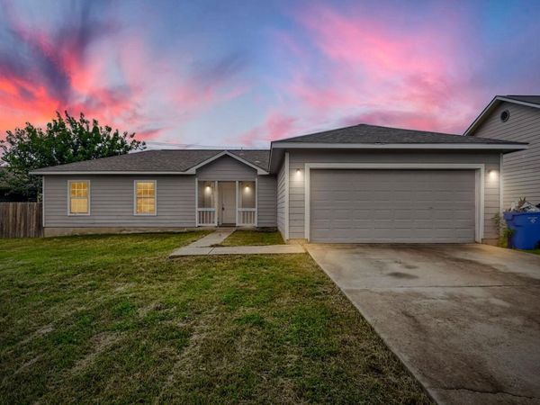 805 Debra DR, Taylor, TX 76574