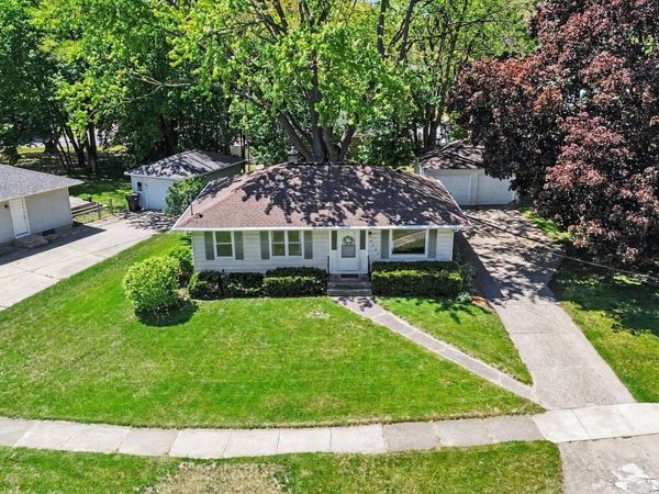 4725 Burgis Avenue SE, Kentwood, MI 49508