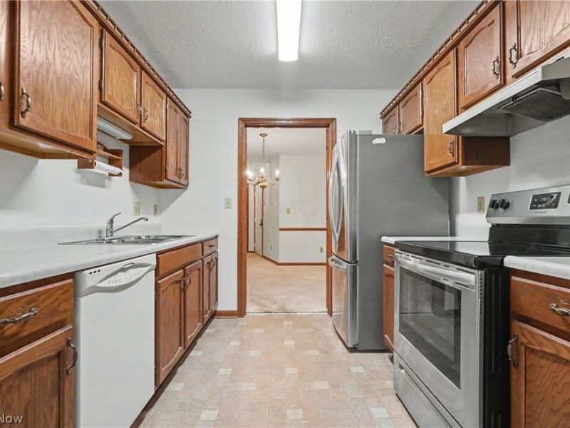 1344 Fox Run Court, Youngstown, OH 44512 Photo 13