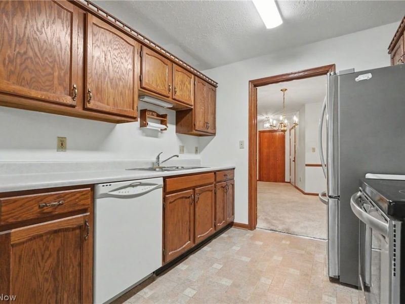 1344 Fox Run Court, Youngstown, OH 44512 Photo 14