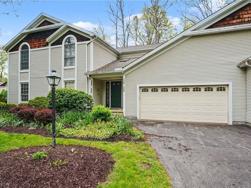 1344 Fox Run Court, Youngstown, OH 44512 Photo 2
