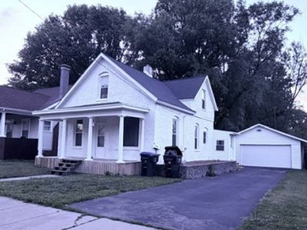 1005 W Taylor Street, Bloomington, IL 61701