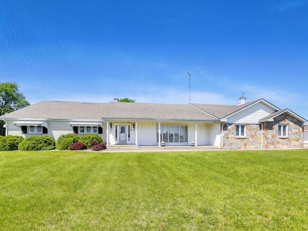 20 N Carbon Hill Road , Coal City, IL 60416