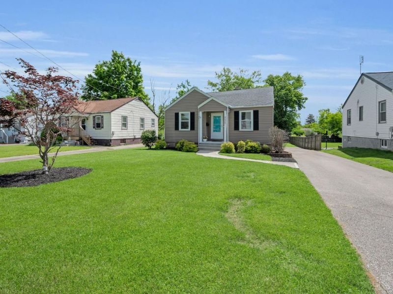 8620 Pine Road, Sycamore Township, OH 45242 Photo 2