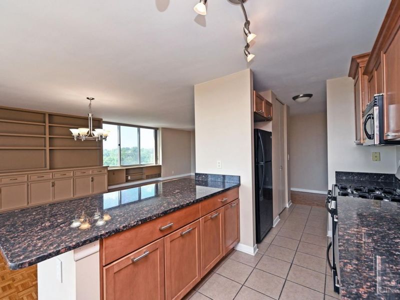 2324 Madison Road, Unit 703, Cincinnati, OH 45208 Photo 16
