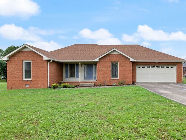 1725 Hollow Oak Dr, Lebanon, TN 37087