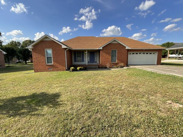 1725 Hollow Oak Dr, Lebanon, TN 37087