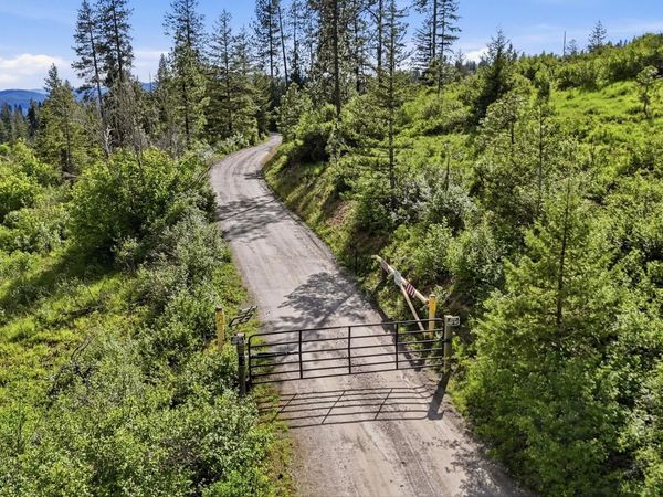 15727 N Koth Rd, Newman Lake, WA 99025