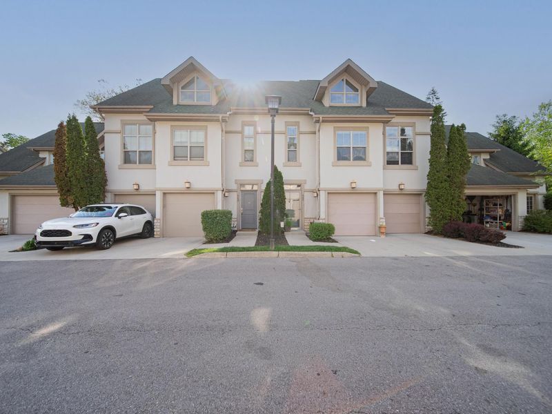 565 Jacob Close , Gahanna, OH 43230 Photo 1