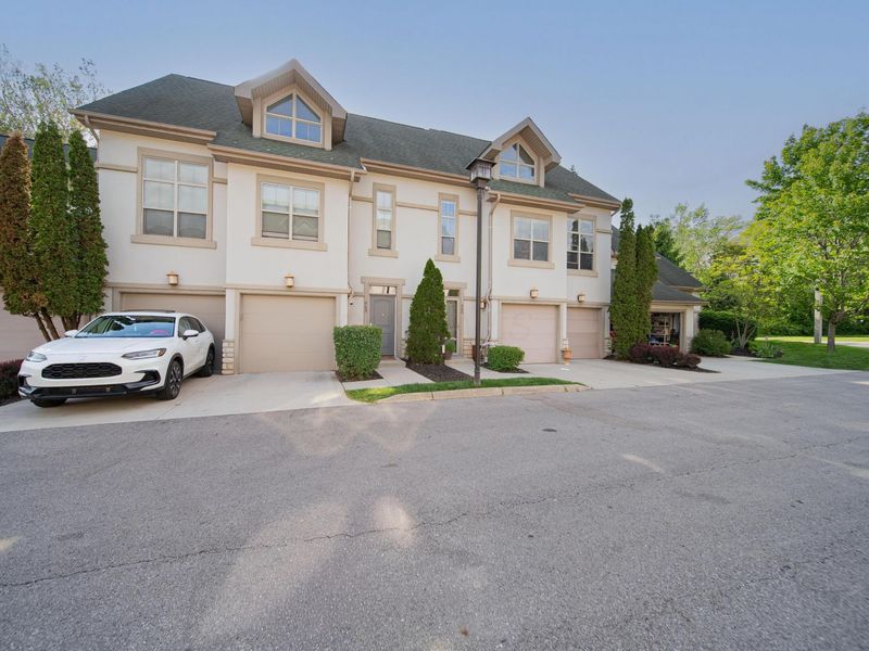 565 Jacob Close , Gahanna, OH 43230 Photo 2