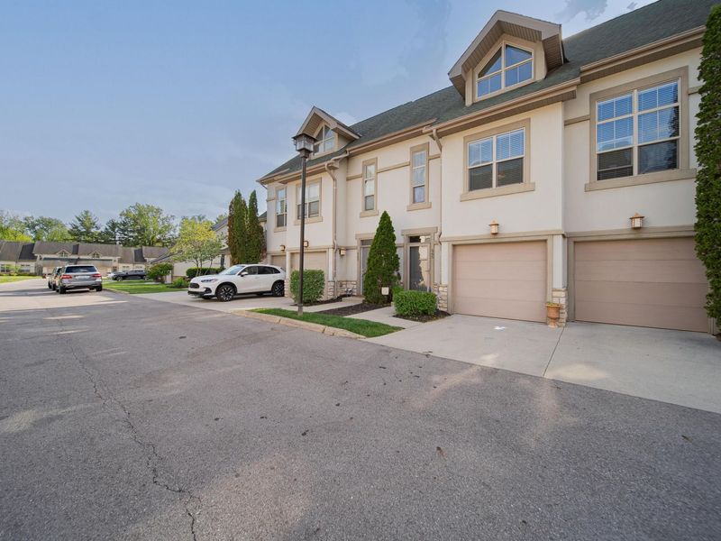 565 Jacob Close , Gahanna, OH 43230 Photo 3