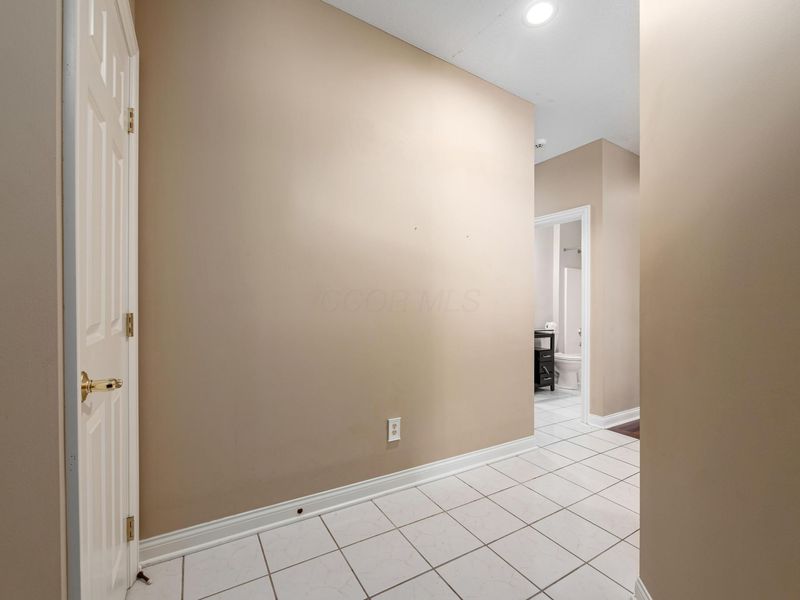 995 Bushwood Lane, Columbus, OH 43235 Photo 4
