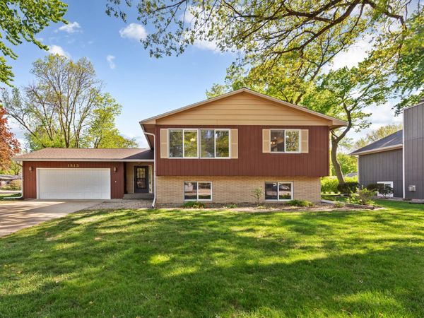 1813 Marie Lane, North Mankato, MN 56003