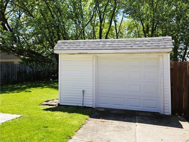 7515 Ridgefield Avenue, Parma, OH 44129 Photo 18