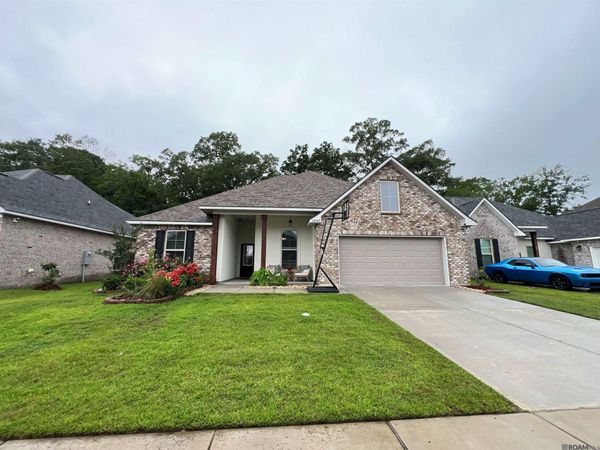 18945 Corlis Green Dr, Zachary, LA 70791