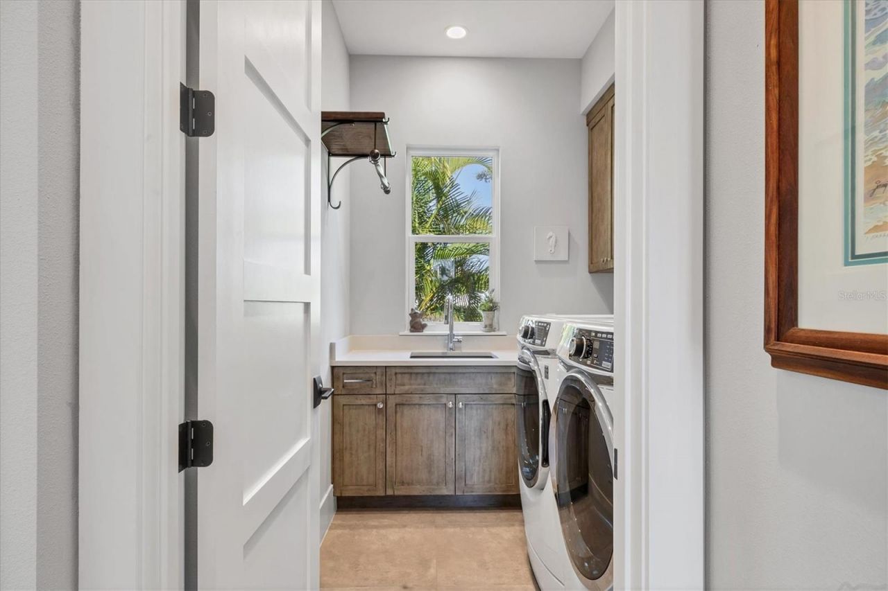 7927 Longbay Boulevard, Sarasota, FL 34243 Photo
