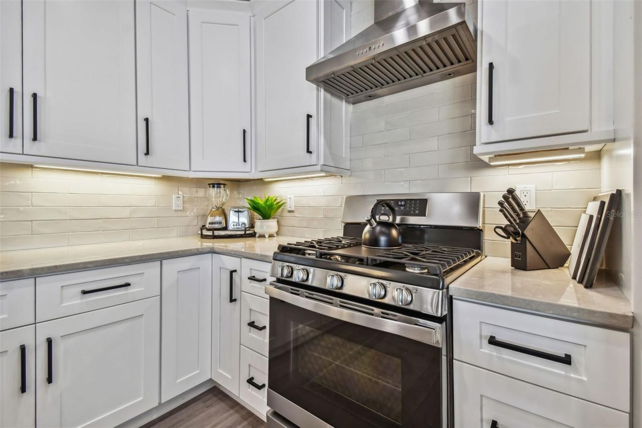 19505 Gulf Boulevard, Unit 404, Indian Shores, FL 33785 Photo