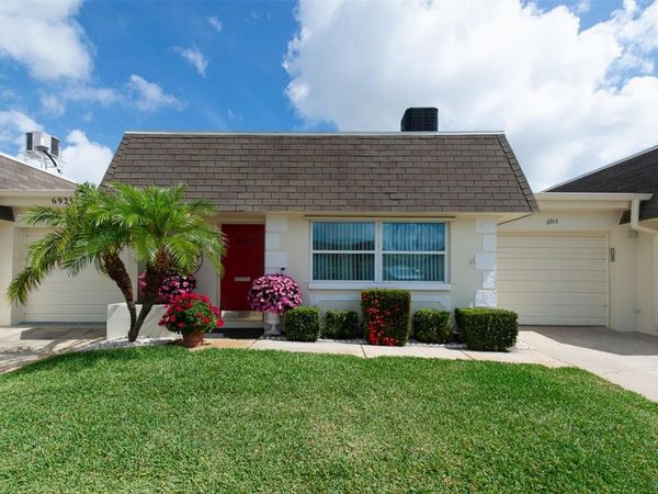 6915 VERSAILLES N, PINELLAS PARK, FL 33781