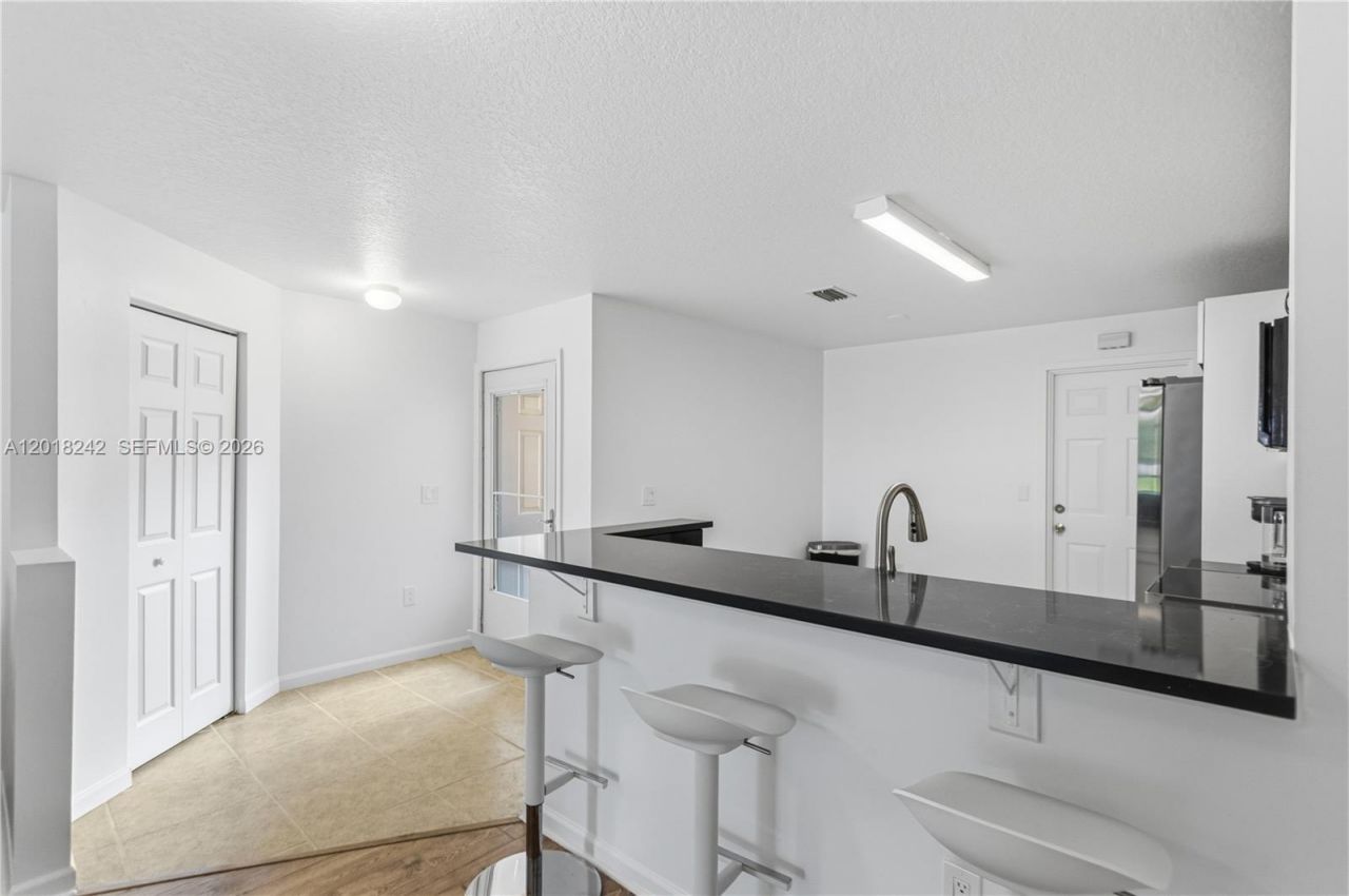 4065 Crystal Lake Dr, Deerfield Beach, FL 33064 Photo