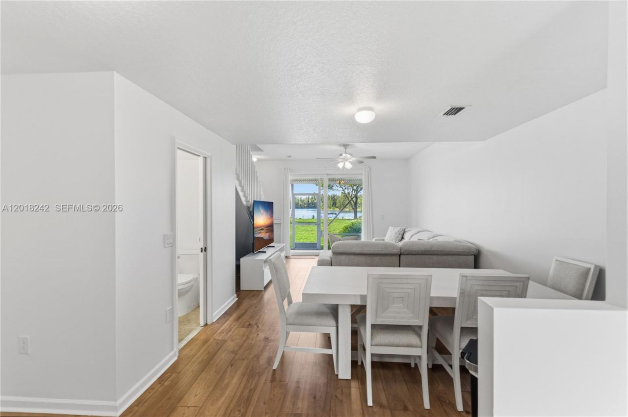 4065 Crystal Lake Dr, Deerfield Beach, FL 33064 Photo