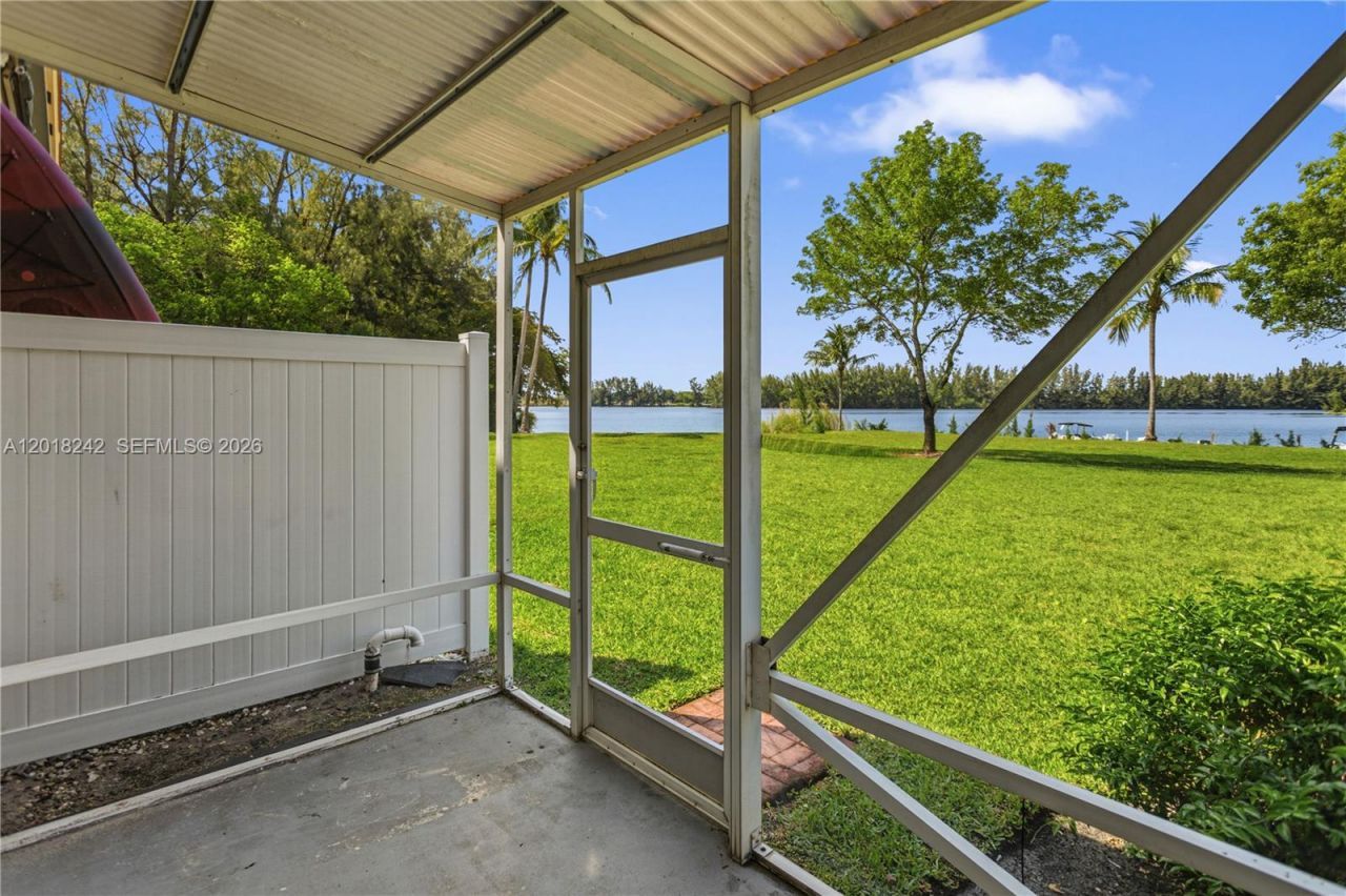 4065 Crystal Lake Dr, Deerfield Beach, FL 33064 Photo