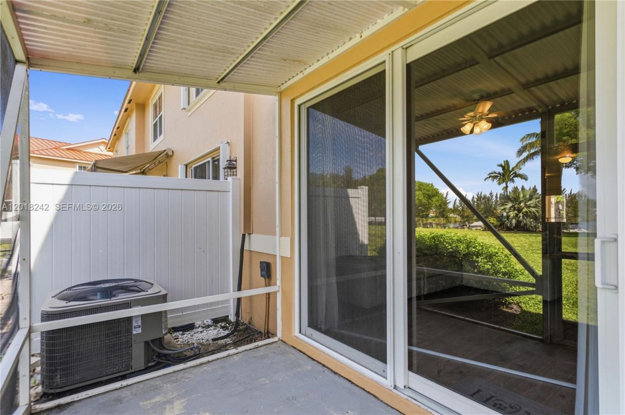 4065 Crystal Lake Dr, Deerfield Beach, FL 33064 Photo
