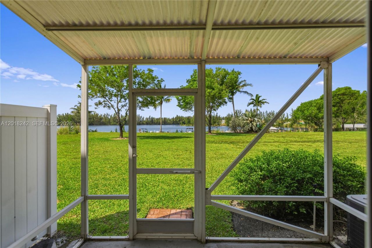 4065 Crystal Lake Dr, Deerfield Beach, FL 33064 Photo