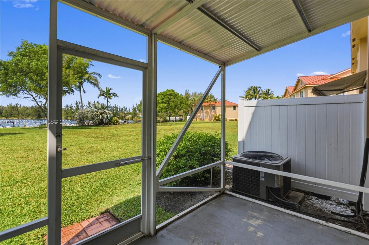 4065 Crystal Lake Dr, Deerfield Beach, FL 33064 Photo