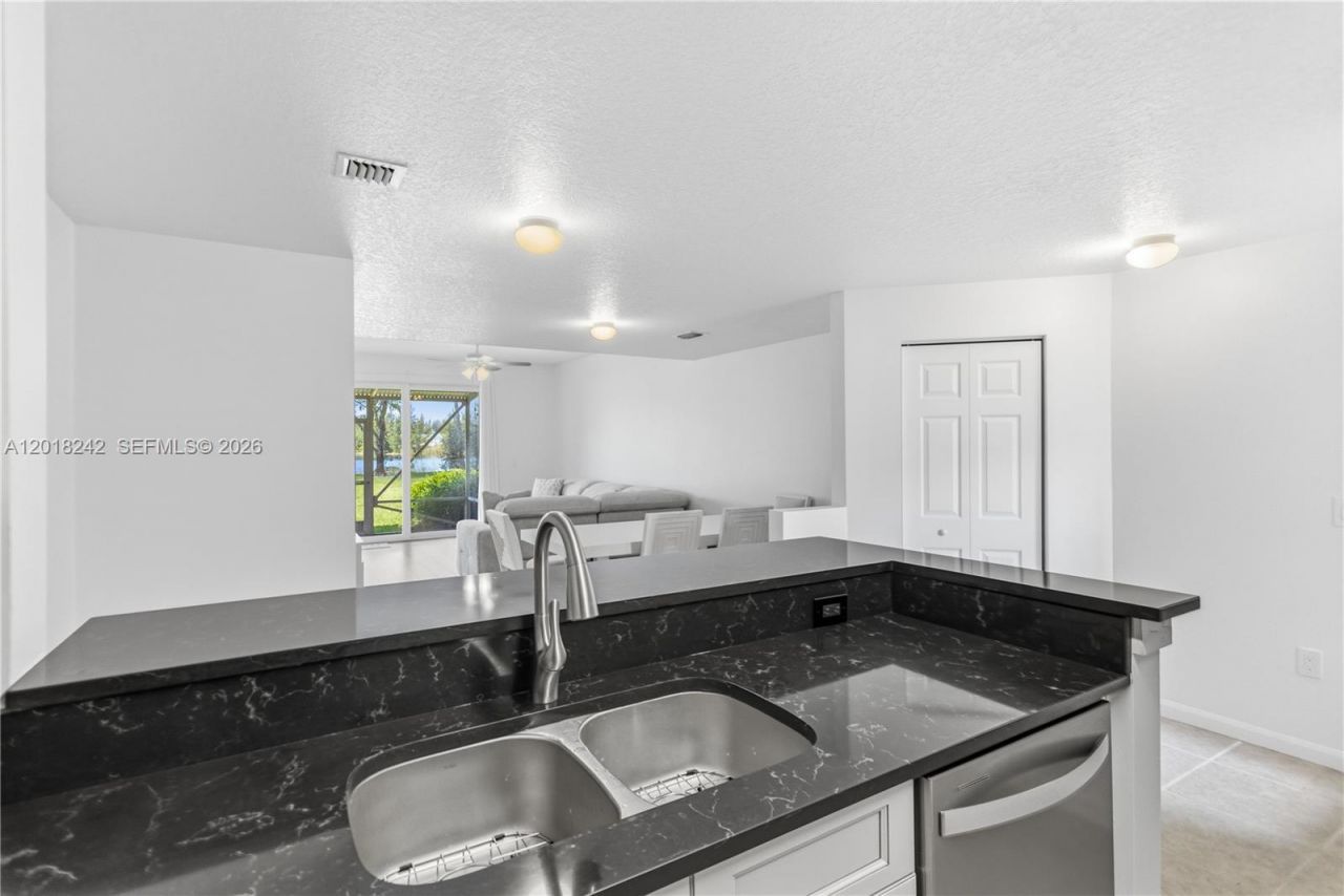 4065 Crystal Lake Dr, Deerfield Beach, FL 33064 Photo